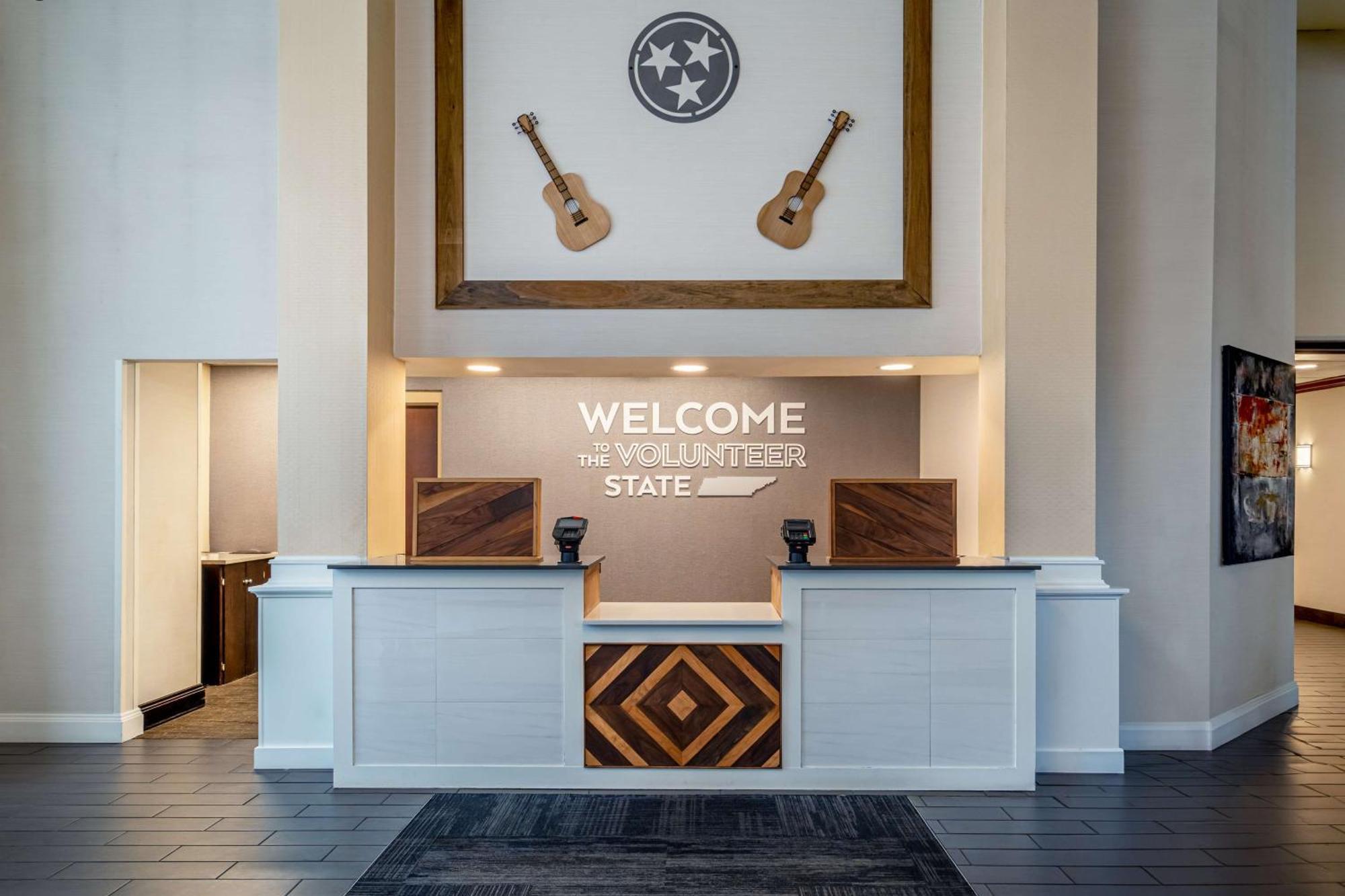 Hampton Inn & Suites Nashville-Vanderbilt-Elliston Place Exterior foto