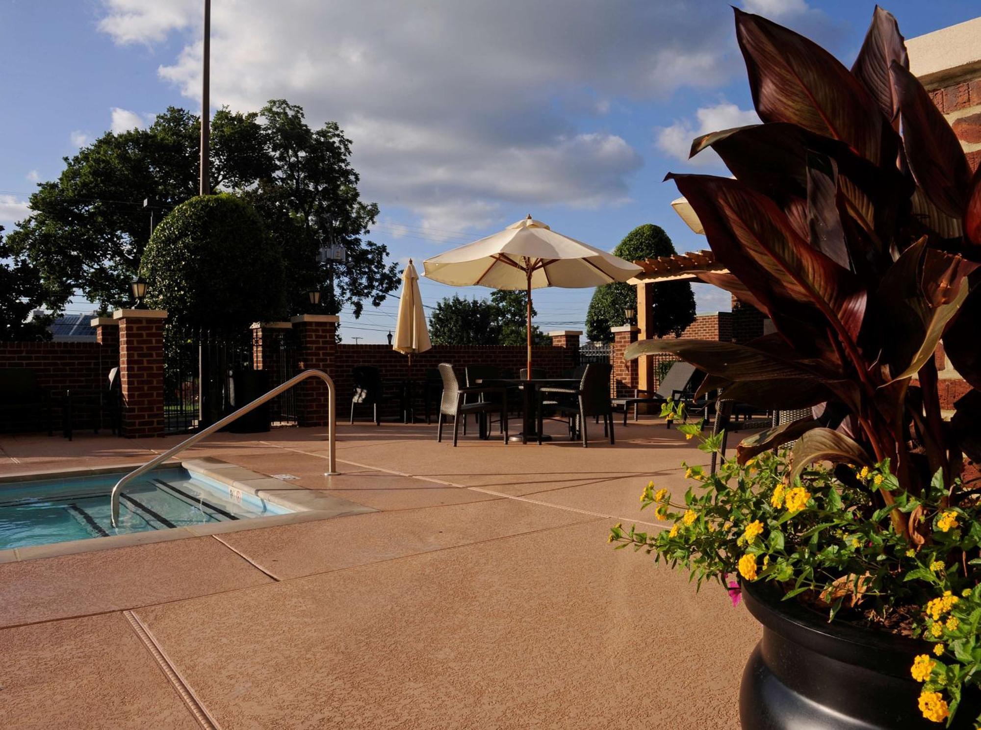Hampton Inn & Suites Nashville-Vanderbilt-Elliston Place Exterior foto